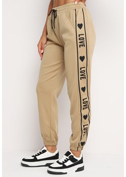 Beżowe Spodnie Dresowe Joggery z Bawełną Ozdobione Napisami Lerielle ze sklepu Born2be Odzież w kategorii Spodnie damskie - zdjęcie 174602718