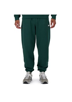 Spodnie New Balance MP41519NWG - zielone ze sklepu streetstyle24.pl w kategorii Spodnie męskie - zdjęcie 174606326