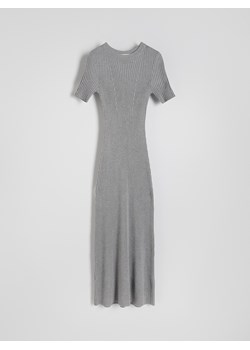 Reserved - Dzianinowa sukienka midi z wiskozy - jasnoszary ze sklepu Reserved w kategorii Sukienki - zdjęcie 174609118