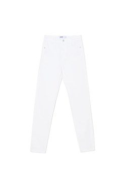 Cropp - Białe jeansy skinny - biały ze sklepu Cropp w kategorii Spodnie damskie - zdjęcie 174610709