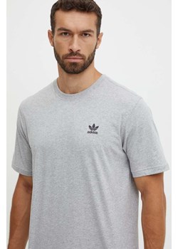 adidas Originals t-shirt bawełniany męski kolor szary melanżowy IZ2096 ze sklepu ANSWEAR.com w kategorii T-shirty męskie - zdjęcie 174618559