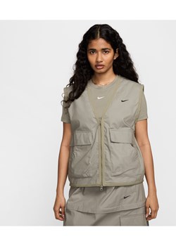 Damski bezrękawnik cargo z tkaniny o luźnym kroju Nike Sportswear Essential - Zieleń ze sklepu Nike poland w kategorii Kamizelki damskie - zdjęcie 174621318