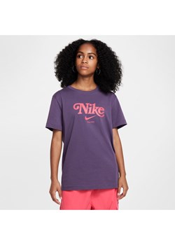 T-shirt dla dziewcząt Nike Sportswear - Fiolet ze sklepu Nike poland w kategorii Bluzki damskie - zdjęcie 174621365