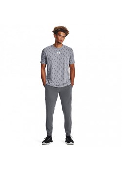 Męskie spodnie treningowe Under Armour UA Stretch Woven Cargo Pants - szare ze sklepu Sportstylestory.com w kategorii Spodnie męskie - zdjęcie 174625977