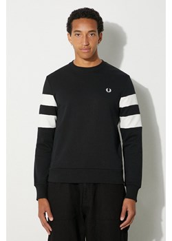 Fred Perry bluza bawełniana Tipped Sleeve męska kolor czarny wzorzysta M5544.102 ze sklepu PRM w kategorii Bluzy męskie - zdjęcie 174626786