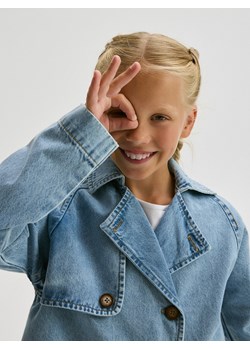 Reserved - Jeansowy trencz - niebieski - id: 974BF-50J - marki Reserved - 174633287 Reserved - Jeansowy trencz - niebieski ze sklepu Reserved w kategorii Kurtki dziewczęce - zdjęcie 174633287