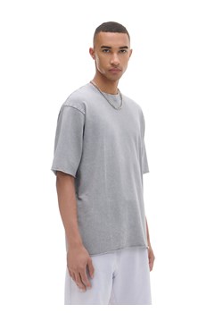 Cropp - Jasnoszara koszulka z surowym wykończeniem - jasny szary ze sklepu Cropp w kategorii T-shirty męskie - zdjęcie 174640856