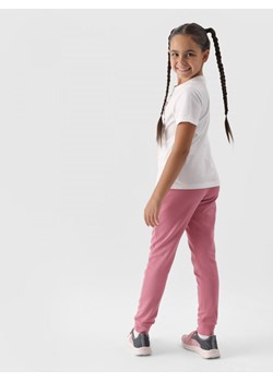Dziewczęce spodnie dresowe joggery 4F 4FJWMM00TTROF0828 - różowe ze sklepu Sportstylestory.com w kategorii Spodnie dziewczęce - zdjęcie 174652387