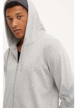 Hummel bluza bawełniana hmlLEGACY ZIP HOODIE męska kolor szary z kapturem z nadrukiem 212566 ze sklepu ANSWEAR.com w kategorii Bluzy męskie - zdjęcie 174654916