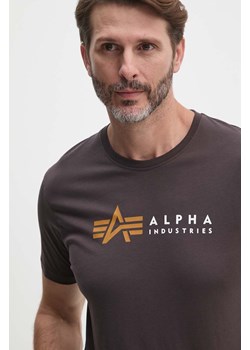 Alpha Industries t-shirt bawełniany Label męski kolor brązowy z nadrukiem 118502 ze sklepu PRM w kategorii T-shirty męskie - zdjęcie 174671229