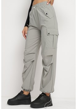 Szare Spodnie w Typie Cargo z Wysokim Stanem i Kieszeniami Lerienna ze sklepu Born2be Odzież w kategorii Spodnie damskie - zdjęcie 174681296