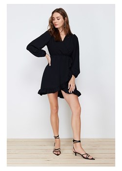 trendyol Sukienka w kolorze czarnym ze sklepu Limango Polska w kategorii Sukienki - zdjęcie 174686727