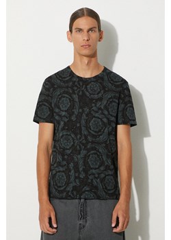 Versace t-shirt męski kolor czarny wzorzysty 1000959 1A00515 ze sklepu PRM w kategorii T-shirty męskie - zdjęcie 174695849