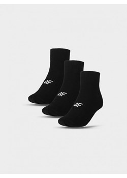 Dziecięce skarpetki (3-pack) 4F 4FJWMM00USOCU330 - czarne ze sklepu Sportstylestory.com w kategorii Skarpetki dziecięce - zdjęcie 174709035