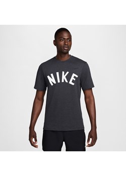 Męska uniwersalna koszulka z krótkim rękawem Dri-FIT Nike Primary Swoosh - Czerń ze sklepu Nike poland w kategorii T-shirty męskie - zdjęcie 174710138