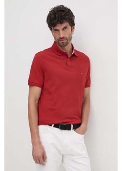 Tommy Hilfiger polo męski kolor bordowy gładki ze sklepu ANSWEAR.com w kategorii T-shirty męskie - zdjęcie 174714038