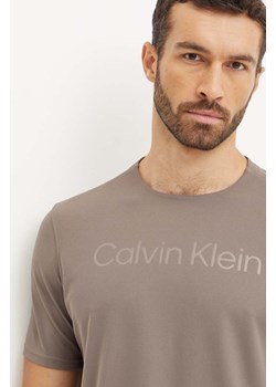 Calvin Klein Performance t-shirt treningowy kolor brązowy z nadrukiem 00GMF4K124 ze sklepu ANSWEAR.com w kategorii T-shirty męskie - zdjęcie 174723525