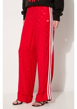 adidas Originals spodnie Jaquard Pant damskie kolor czerwony szerokie high waist JJ2172 ze sklepu PRM w kategorii Spodnie damskie - zdjęcie 174727566