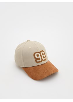 Reserved - Bawełniana czapka z daszkiem - kremowy ze sklepu Reserved w kategorii Czapki dziecięce - zdjęcie 174729269