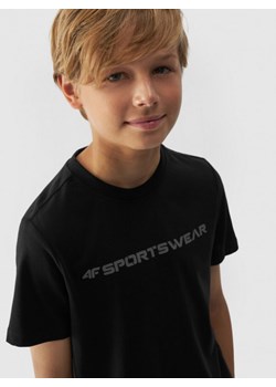 Chłopięcy t-shirt z nadrukiem 4F 4FJWAW24TTSHM1552 - czarny ze sklepu Sportstylestory.com w kategorii T-shirty chłopięce - zdjęcie 174761066