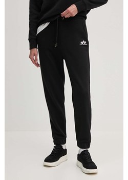 Alpha Industries spodnie dresowe Basic Jogger kolor czarny 116051.03-CZARNY ze sklepu PRM w kategorii Spodnie damskie - zdjęcie 174795198