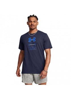 Męski t-shirt z nadrukiem Under Armour UA M Branded Gel Stack Ss - granatowy ze sklepu Sportstylestory.com w kategorii T-shirty męskie - zdjęcie 174824955