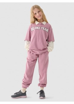 Dziewczęcy t-shirt z nadrukiem 4F 4FJRAW24TTSHF2123 - różowy ze sklepu Sportstylestory.com w kategorii Bluzki dziewczęce - zdjęcie 174832798