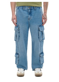 Cropp - Niebieskie baggy z kieszeniami cargo - niebieski ze sklepu Cropp w kategorii Jeansy męskie - zdjęcie 174843596