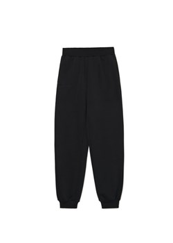Cropp - Czarne dresowe joggery z nadrukiem - czarny ze sklepu Cropp w kategorii Spodnie damskie - zdjęcie 174856338