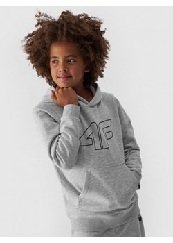 Chłopięca bluza dresowa nierozpinana z kapturem 4F 4FJWMM00TSWSM1292 - szara ze sklepu Sportstylestory.com w kategorii Bluzy chłopięce - zdjęcie 174936619