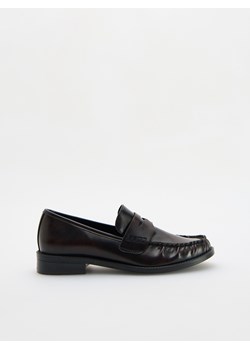 Reserved - Loafersy z imitacji skóry - ciemnobrązowy ze sklepu Reserved w kategorii Półbuty damskie - zdjęcie 174940448