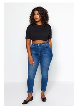 trendyol Dżinsy - Skinny fit - w kolorze niebieskim ze sklepu Limango Polska w kategorii Jeansy damskie - zdjęcie 174978497