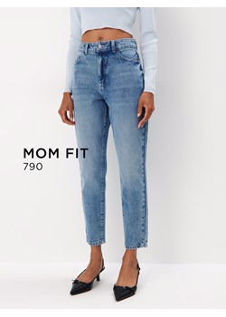 Mohito - Jeansy mom fit - niebieski ze sklepu Mohito w kategorii Jeansy damskie - zdjęcie 175015717