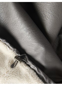 Reserved - Ramoneska z futrzanym kołnierzem - ciemnoszary ze sklepu Reserved w kategorii Kurtki dziewczęce - zdjęcie 175042585