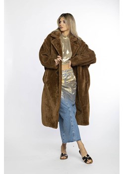 Pluszowy płaszcz damski oversize Ann Gissy brązowy (AG1-J9172) ze sklepu goodlookin.pl w kategorii Futra damskie - zdjęcie 175067197