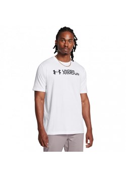 Męski t-shirt z nadrukiem Under Armour UA M Sliced Wordmark 60/40s Ss - biały ze sklepu Sportstylestory.com w kategorii T-shirty męskie - zdjęcie 175123088