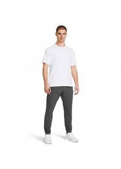 Męskie spodnie treningowe Under Armour UA Stretch Woven Joggers - szare ze sklepu Sportstylestory.com w kategorii Spodnie męskie - zdjęcie 175174976