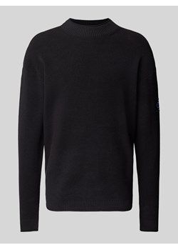 Sweter z dzianiny o kroju relaxed fit z naszywką z logo ze sklepu Peek&Cloppenburg  w kategorii Swetry męskie - zdjęcie 175176096