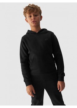 Chłopięca bluza dresowa nierozpinana z kapturem 4F 4FJWMM00TSWSM1292 - czarna ze sklepu Sportstylestory.com w kategorii Bluzy chłopięce - zdjęcie 175187457