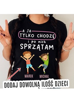 Koszulka na dzień mamy - a ja tylko chodzę i po nich sprzątam ze sklepu Time For Fashion w kategorii Bluzki damskie - zdjęcie 175228909