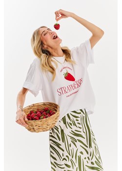 T-shirt Very Strawberry XXS/XS ze sklepu NAOKO w kategorii Bluzki damskie - zdjęcie 175229017