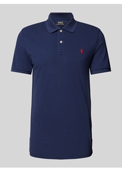 Koszulka polo o kroju tailored fit z wyhaftowanym logo ze sklepu Peek&Cloppenburg  w kategorii T-shirty męskie - zdjęcie 175313637