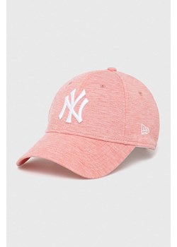 New Era czapka z daszkiem kolor różowy z aplikacją NEW YORK YANKEES ze sklepu PRM w kategorii Czapki z daszkiem damskie - zdjęcie 175360269