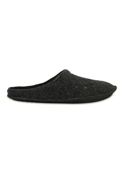 Crocs Kapcie &quot;Classic Slipper&quot; w kolorze czarnym ze sklepu Limango Polska w kategorii Kapcie damskie - zdjęcie 175424358