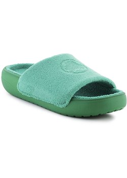 Crocs Kapcie &quot;Classic Towel&quot; w kolorze zielonym ze sklepu Limango Polska w kategorii Kapcie damskie - zdjęcie 175442746