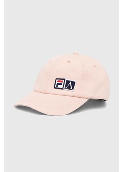 Fila czapka z daszkiem bawełniana Fila x Aries Cap kolor różowy z aplikacją 42PS24HA010122270227 ze sklepu PRM w kategorii Czapki z daszkiem damskie - zdjęcie 175474719