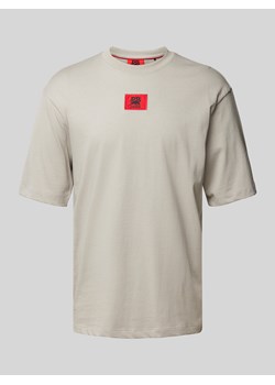 T-shirt z naszywką z logo model ‘Drambok’ — HUGO X RB ze sklepu Peek&Cloppenburg  w kategorii T-shirty męskie - zdjęcie 175544589