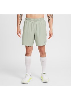 Męskie spodenki do biegania z wszytą bielizną Dri-FIT Nike Challenger 18 cm - Zieleń ze sklepu Nike poland w kategorii Spodenki męskie - zdjęcie 175589745