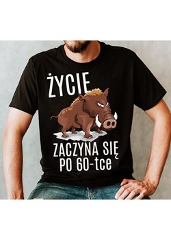 koszulka życie zaczyna się po 60 - na 60 urodziny ze sklepu Time For Fashion w kategorii T-shirty męskie - zdjęcie 175637726