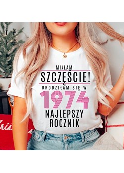 koszulka na pięćdziesiątkę dla koleżanki (1) ze sklepu Time For Fashion w kategorii Bluzki damskie - zdjęcie 175640695